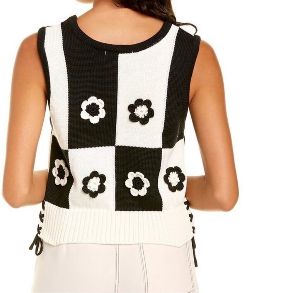 Avantlook Flower Sweater Vest medium black white